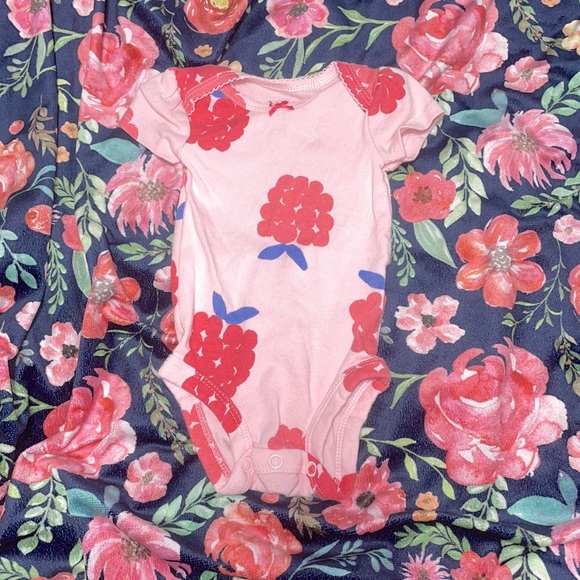 Carter’s pink onesie - Picture 1 of 1